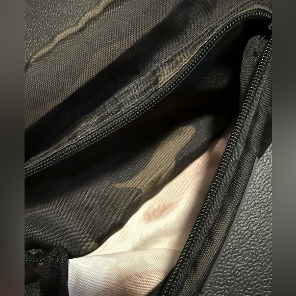 PINK Victoria's Secret Camouflage Belt Bag/Fanny Pack - Picture 6 of 7